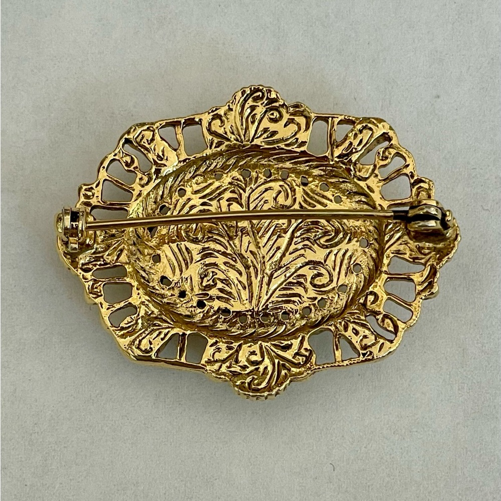 Charming 1928 Vintage Goldtone and Pearl Brooch - Picture 7 of 7